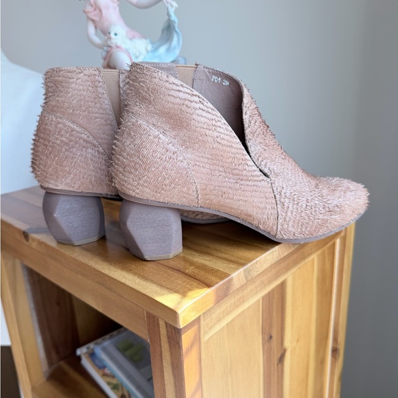 Antelope Shoes - Antelope Peri Ankle Booties